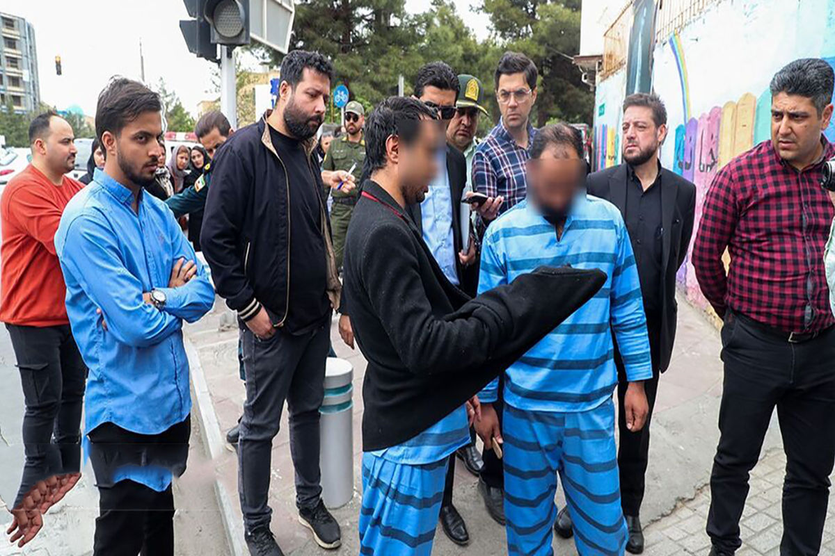 8 عکس از بازسازی صحنع قتل مسلحانه برادرکشی در مشهد/ برادر بزرگ را با شلیک 3 گلوله کشتند