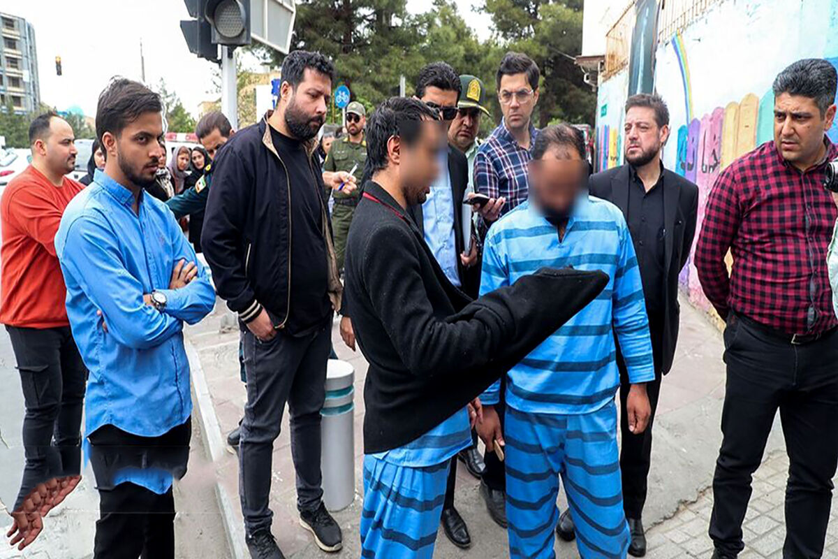 8 عکس از بازسازی صحنع قتل مسلحانه برادرکشی در مشهد/ برادر بزرگ را با شلیک 3 گلوله کشتند