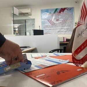 گلریزان دانش آموزان برای آزادی معلم مدرسه