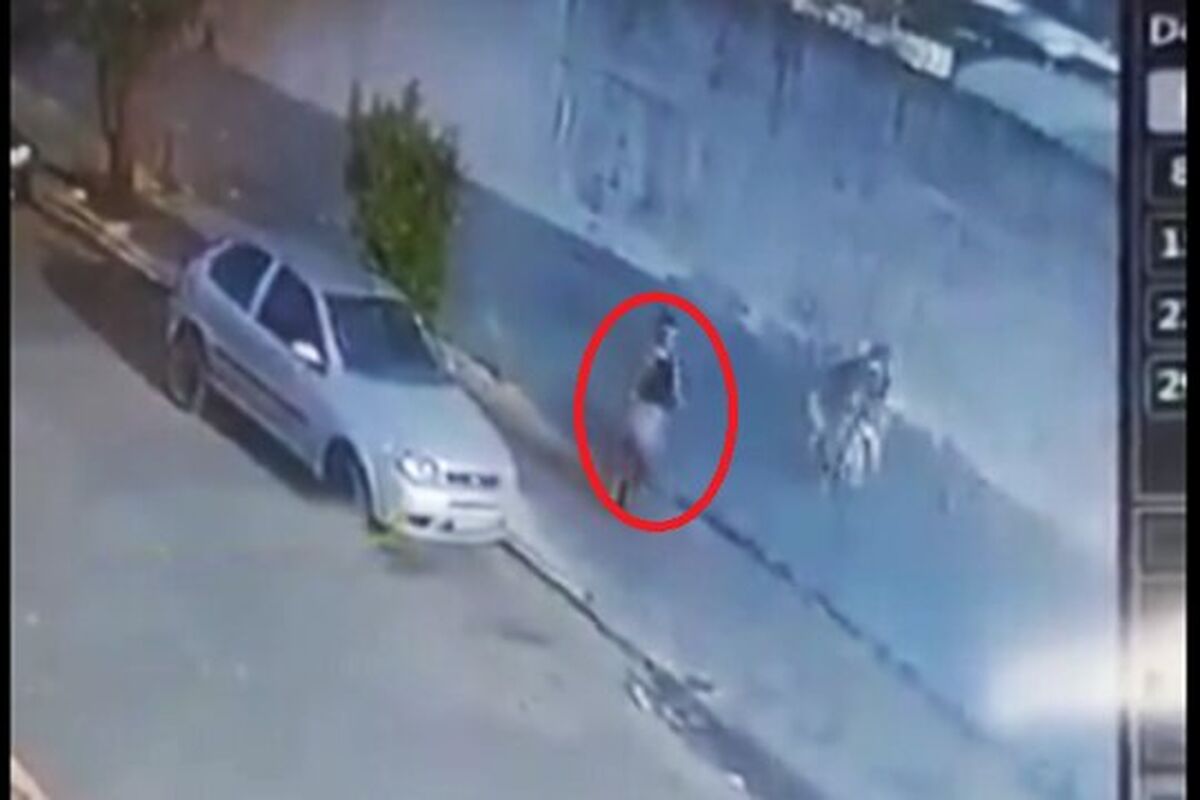 لحظه هولناک مدفون شدن دختر جوان زیر دیوار بعد از تصادف اتوبوس