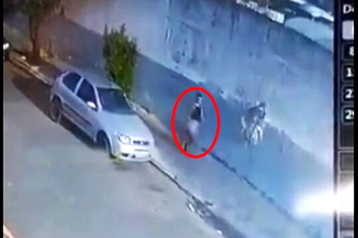 لحظه هولناک مدفون شدن دختر جوان زیر دیوار بعد از تصادف اتوبوس