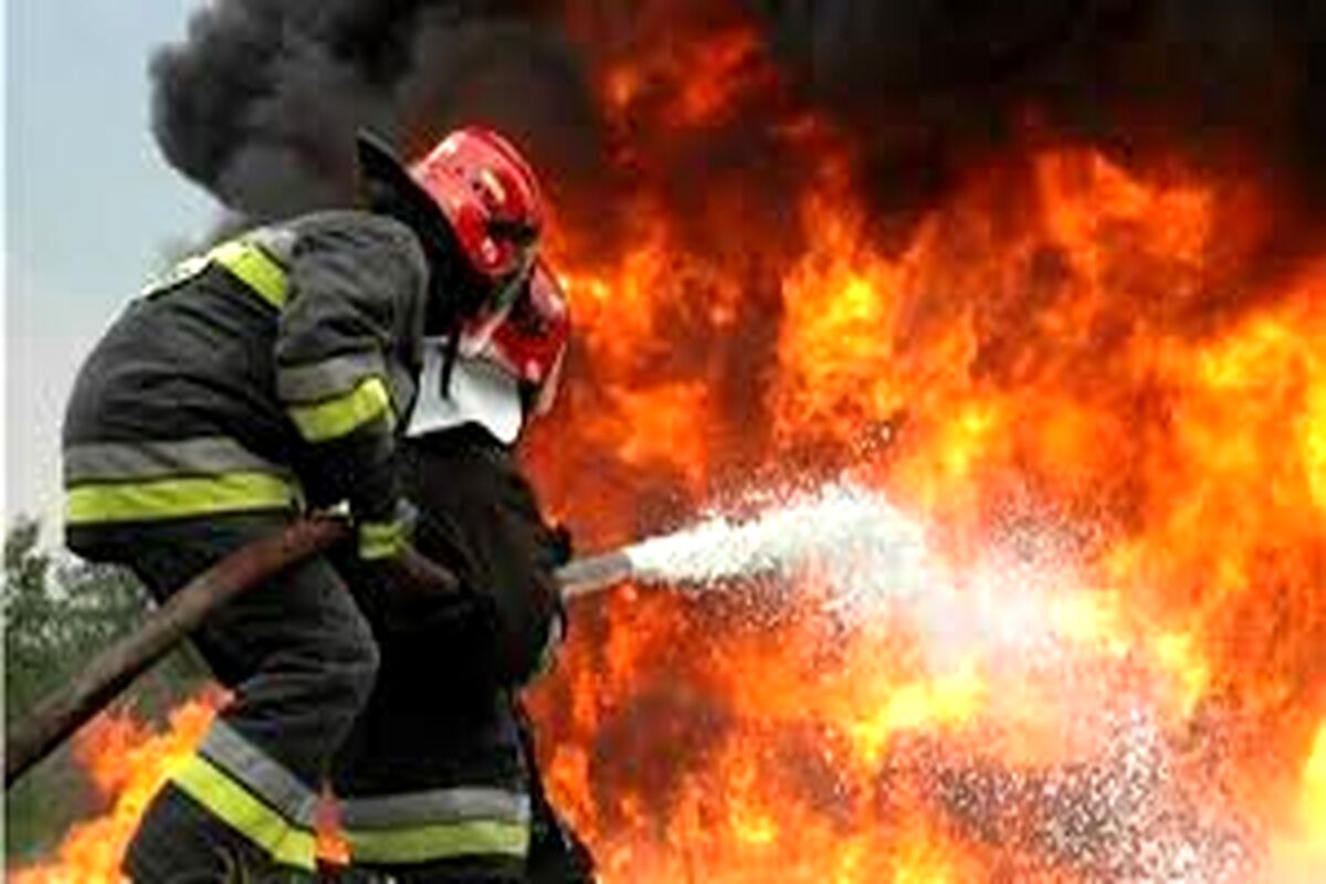جان باختن 2 نفر در آتش سوزی مهیب سوله مواد پلیمری ساوجبلاغ