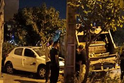 تصادف کامیونت حمل زباله با ۱۲ خودرو در سیمون بولیوار تهران