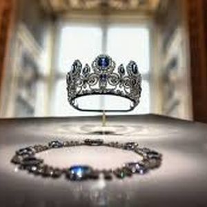  پای یک زن جوان به سرقت جواهرات لوور باز شد