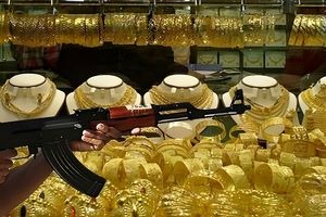 سرقت ۲ و نیم کیلو طلا با پتک و کلاشینکف