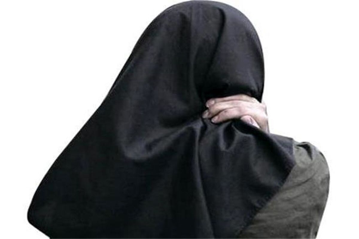 فرار از مهمانی شیطانی زن جوان در باغ ویلای اجاره‌ای