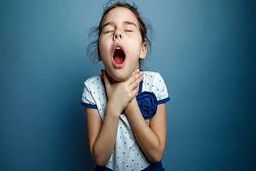 کودک دو ساله چینی ناجی خواهر بزرگترش شد/ ویدئو