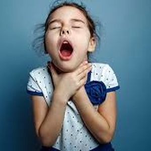 کودک دو ساله چینی ناجی خواهر بزرگترش شد/ ویدئو