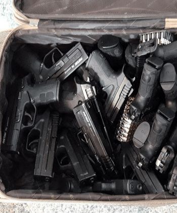 کشف ۱۵ قبضه اسلحه از چمدان ۲ مسافر اتوبوس