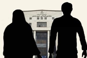 زنم در دورهمی دوستانه معتاد شد، باید طلاق بگیریم