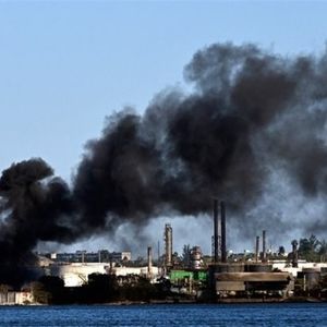 آتش‌سوزی در بزرگترین پالایشگاه نفت کوبا/ ویدئو