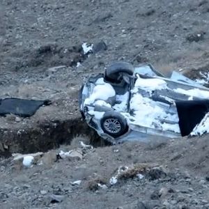 لحظه هولناک پرواز خودروی دنا به داخل دره در جاده چالوس با سه کشته/ ویدئو