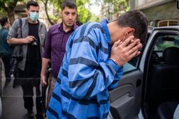 پسر شیشه ای مادرش را کشت