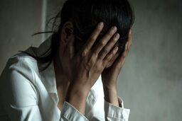 از هر پنج زن یک نفر در محیط کار قربانی آزار و خشونت می‌شود