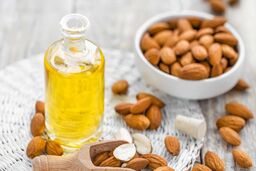 فواید روغن بادام تلخ برای مو