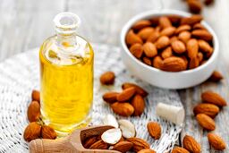 فواید روغن بادام تلخ برای مو