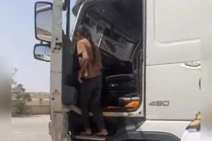  توقیف کامیون در هرمزگان؛ راننده دختر ۱۰ ساله بود/ ویدئو