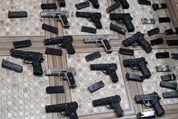 کشف ۱۵۰ قبضه اسلحه جنگی کلت خارجی در سیستان و بلوچستان/ ویدئو