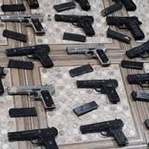 کشف ۱۵۰ قبضه اسلحه جنگی کلت خارجی در سیستان و بلوچستان/ ویدئو