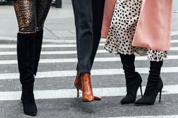 راهنمای استایل: چگونه بوت چرم زنانه را با لباس‌های مختلف ست کنیم؟