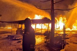 آتش‌سوزی کارخانه ریسندگی و بافندگی مورچه خورت اصفهان مهار شد/ ویدئو