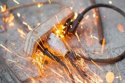 برق‌ گرفتگی پدر و دختر در بروجن 