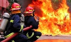 آتش‌سوزیی در یک مجتمع تجاری واقع در بندر درگهان قشم/ ویدئو