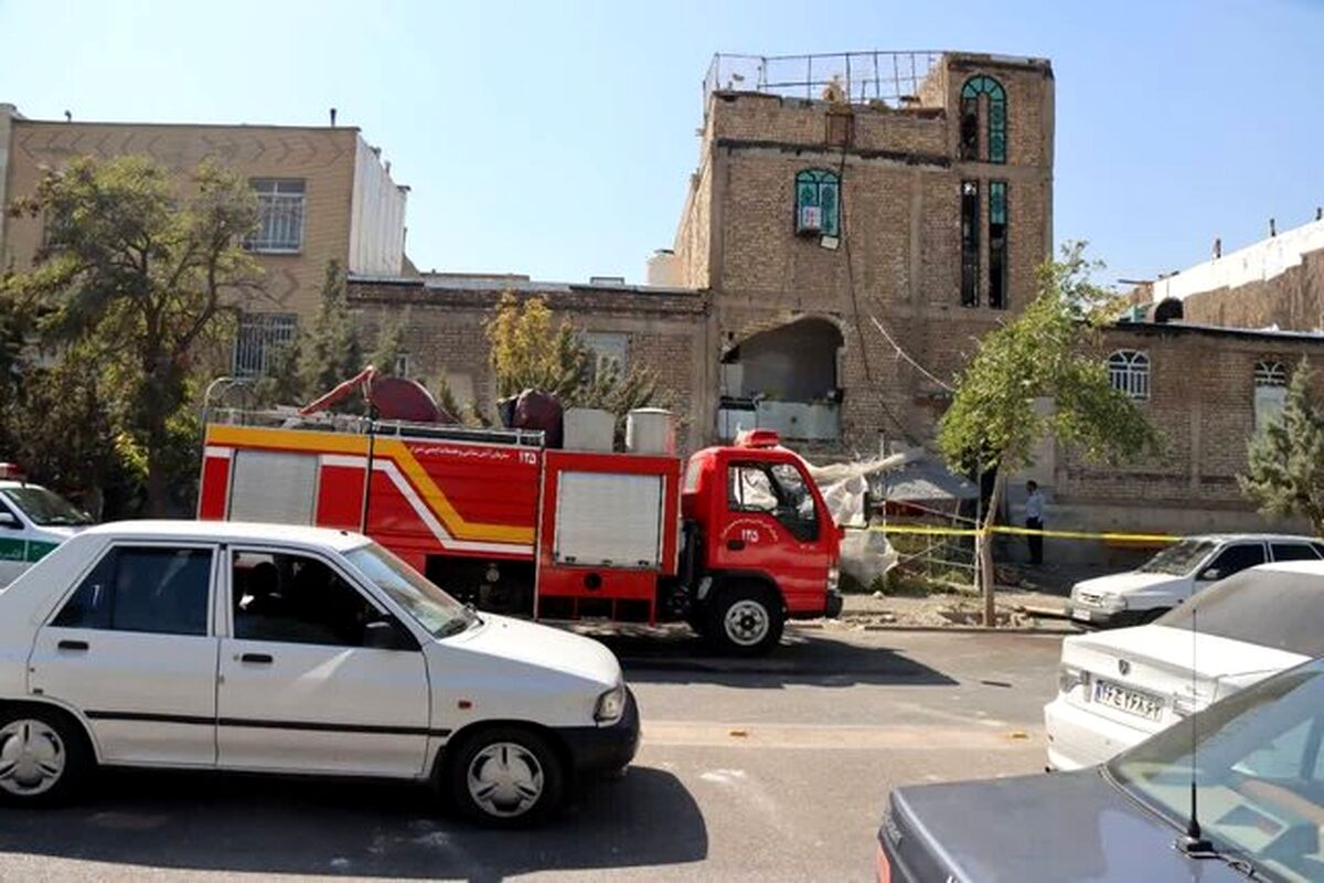 انفجار یک ساختمان در شیراز منجر به تخریب طبقه اول آن شد