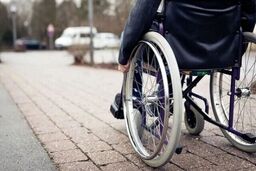 ضرب و شتم مددجوی دارای معلولیت شدید در مشهد؛ مددکار متهم از کار اخراج شد