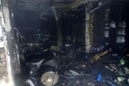 آتش‌سوزی در سنندج؛ ۲۰ مغازه طعمه حریق شدند