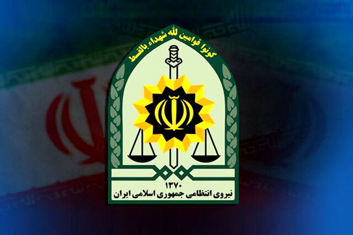 کشف ۶۰ هزار قبضه انواع سلاح سرد و دستگیری دو تروریست