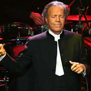 شکایت از خواننده اسطوره دهه شصتی‌ها به جرم آزار جنسی 