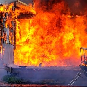 آتش‌سوزی در اسکله و چندین قایق در «اورگن» آمریکا