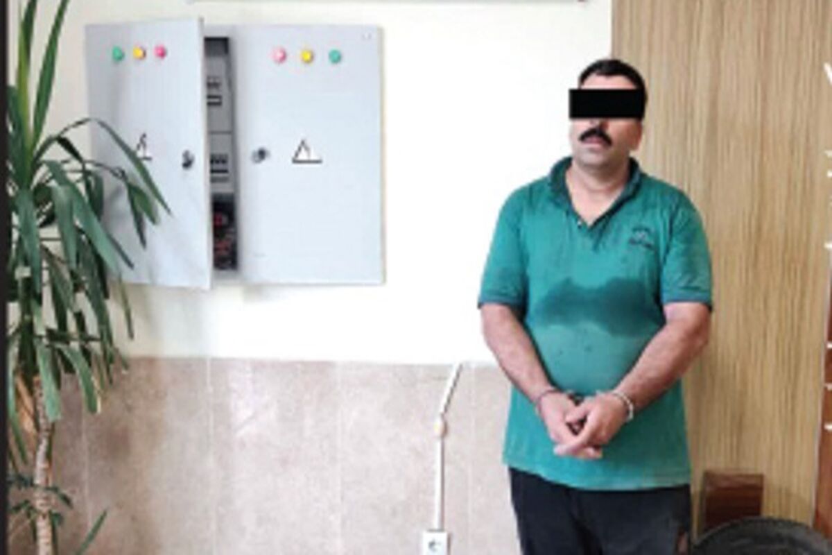 مالخری با پا بند الکترونیکی
