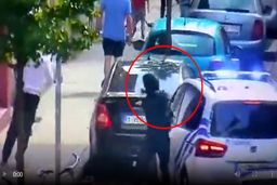 فیلم حمله مردان شرور به ماشین پلیس