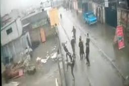 حمله اراذل و اوباش به یک شهروند در منزل‌آباد/ ویدئو