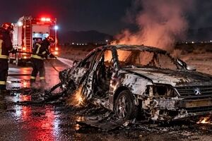 مرگ هولناک 2 نفر در آتش‌سوزی پژو ۴۰۵ در بم 