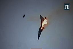 مرگ دلخراش یک خلبان در پی بازنشدن چتر نجات/ ویدئو