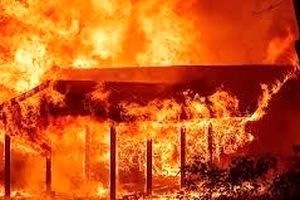 وقوع آتش سوزی در کارگاه نقاشی خودرو 