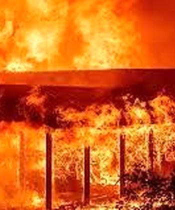 وقوع آتش سوزی در کارگاه نقاشی خودرو 