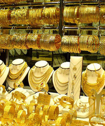 خودنمایی طلاهای سرقتی درویترین طلافروشی