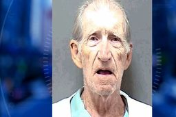 تجاوز به دختر 5 ساله توسط پیرمرد همسایه/ او را با یک آبنبات به خانه اش کشاند