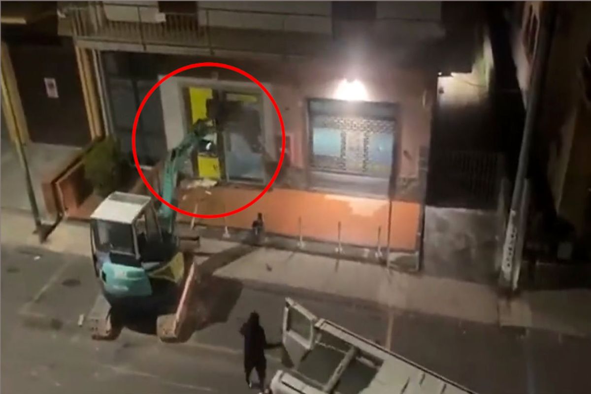 سرقت دستگاه عابر بانک با لودر