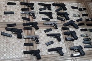 کشف یک کوله پشتی حاوی 18 قبضه کلت و 200 تیر جنگی