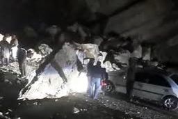 ریزش کوه در جاده یاسوج به شیراز/ ویدئو