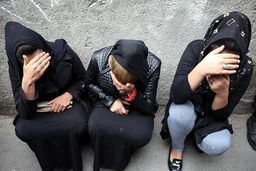 انتقـام 3 زن از مردان هوسـران به شیوه فیلـم فارسـی