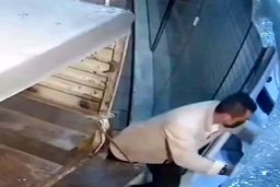 سرقت عجیب موتور سنگین گرانقیمت با شگردی خاص/ ویدئو 