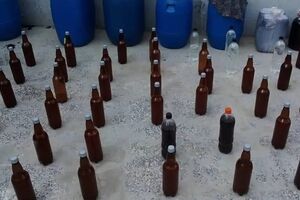 گردن نگیرترین ساقی ایران/ «این ها مشروب نیستند، وایتکس است! با کشمش ساخته شده/ ویدئو