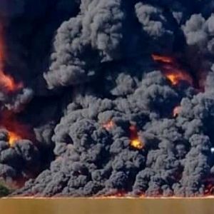 انفجار سهمگین قطار در مکزیک/ ستون دود و آتش سر به فلک گذاشت/ ویدئو