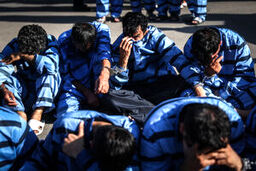 کشف ۹۰ عدد چک سفید امضا و ۳۵ کارت بانکی در مترو